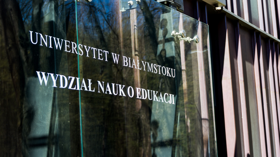 Studium Praktycznej Nauki Języków Obcych Uniwersytetu w Białymstoku proponuje studentom  w roku akademickim 2023/2024 bezpłatne dodatkowe zajęcia językowe z języka łacińskiego poza programem studiów.