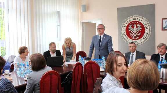 26.05.2017, na Wydziale Pedagogiki i Psychologii odbyło się spotkanie kuratorów sądowych z pracownikami naukowo-dydaktycznymi. Spotkanie prowadził prof. dr hab. Marek Konopczyński,  który przedstawił efekt pracy zespołu Zakładu Twórczej