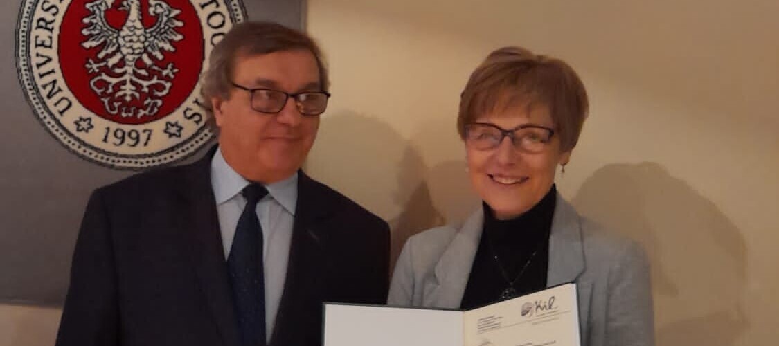 Na zdjęciu Dr hab. Dorota Misiejuk, prof. UwB redaktor naczelną czasopisma "Kultura i Edukacja"