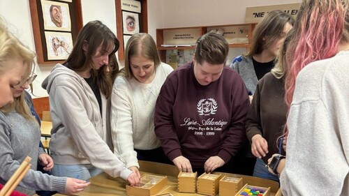 „Dary Froebla w pracy z grupą zróżnicowaną”