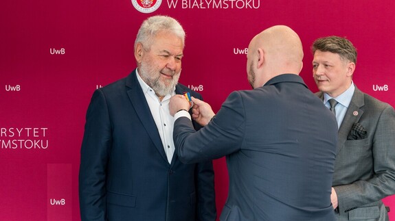 Odznaka Honorowa Wojew&oacute;dztwa Podlaskiego - wręczenie - prof. Jerzy Nikitorowicz